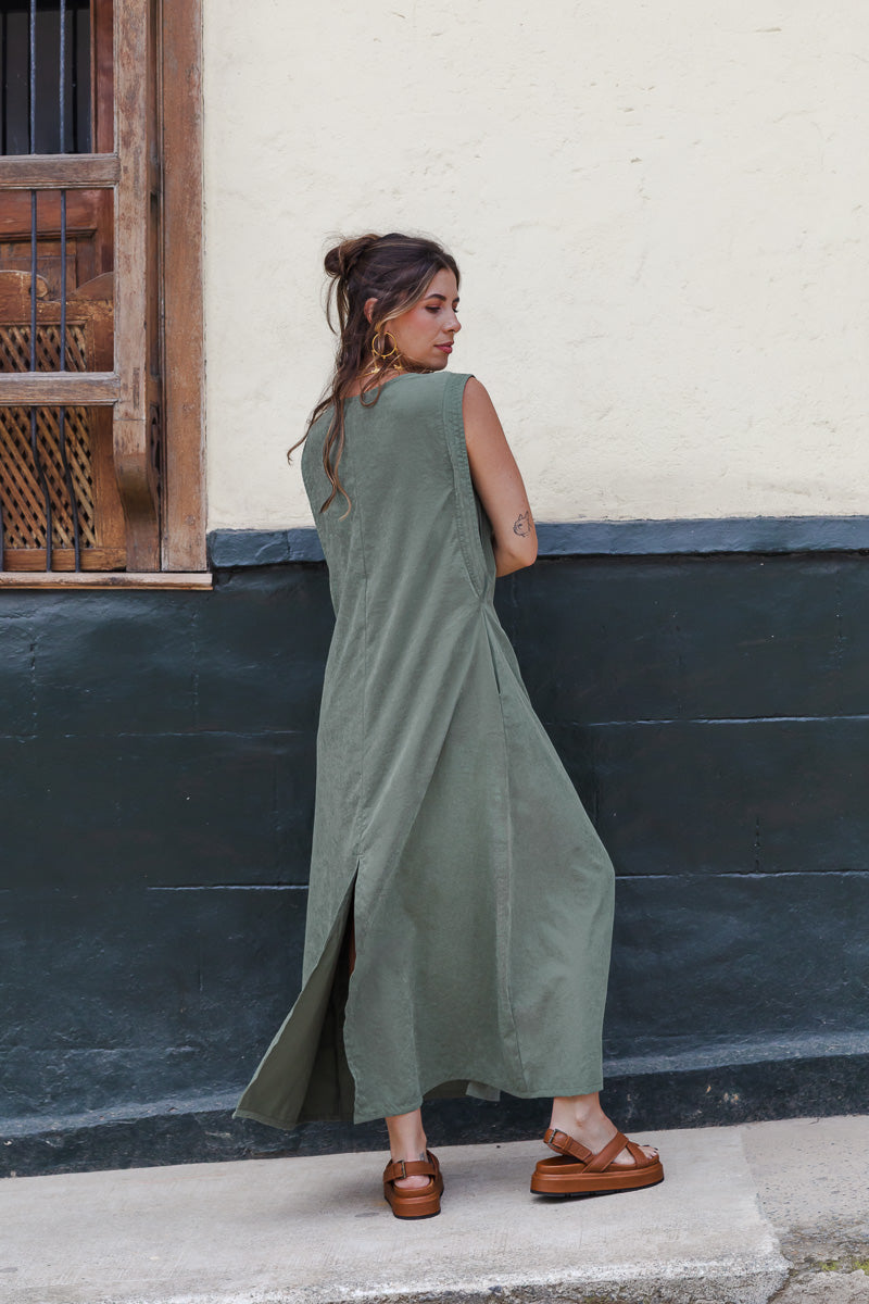 Vestido Sofía sin mangas con bolsillos y aberturas - Verde Oliva