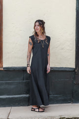 Vestido Sofía sin mangas con bolsillos y aberturas - Color Negro