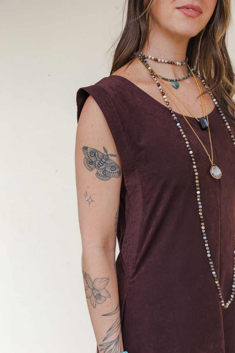 Vestido Sofía sin mangas con bolsillos y aberturas - Malbec