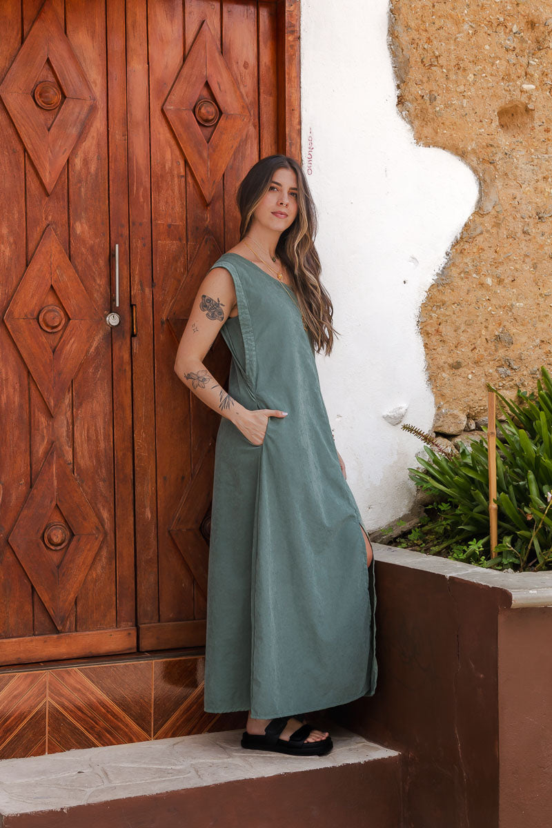 Vestido Sofía sin mangas con bolsillos y aberturas - Verde Oliva