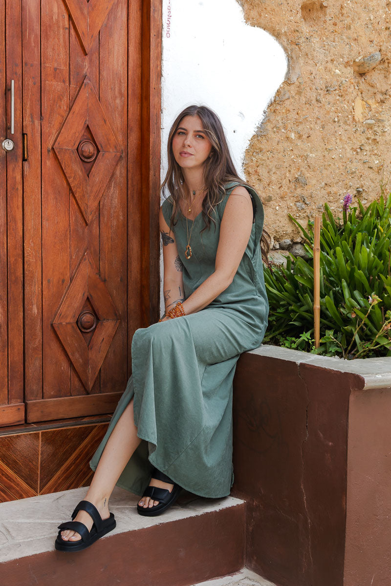 Vestido Sofía sin mangas con bolsillos y aberturas - Verde Oliva
