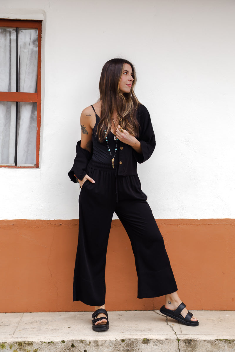 Pantalón Zhara pescador con bolsillos y cintura enresortada - Color Negro