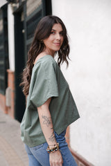 Blusa Zhara con mangas cuello en V- Color Verde Oliva