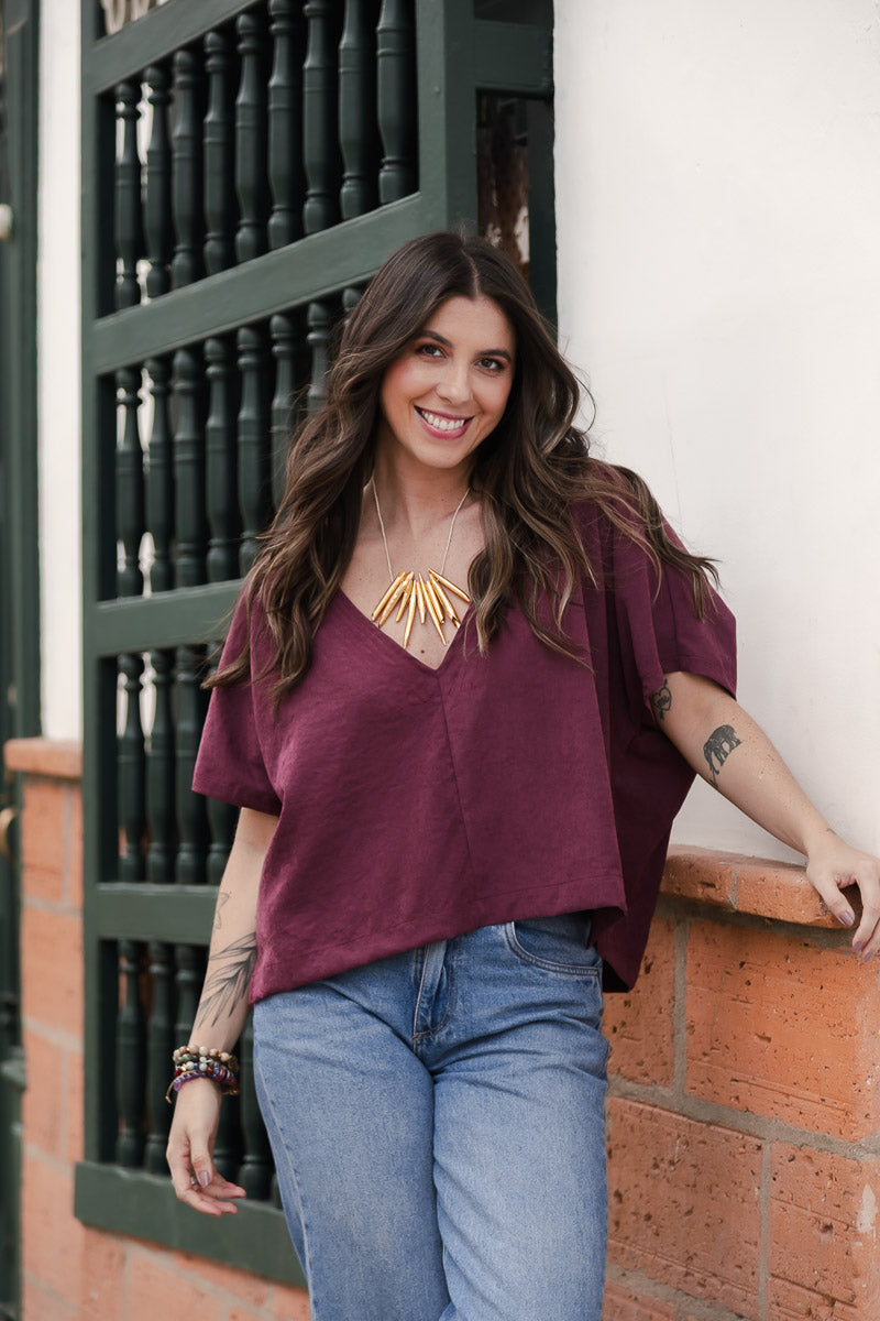 Blusa Zhara con mangas cuello en V- Color borgoña